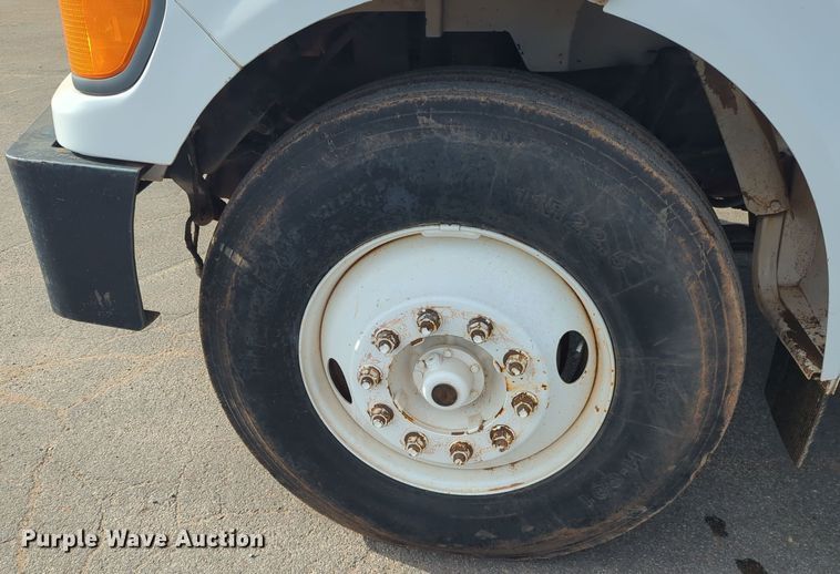 image for item ER4596 2006 Ford F750 Super Duty bucket truck