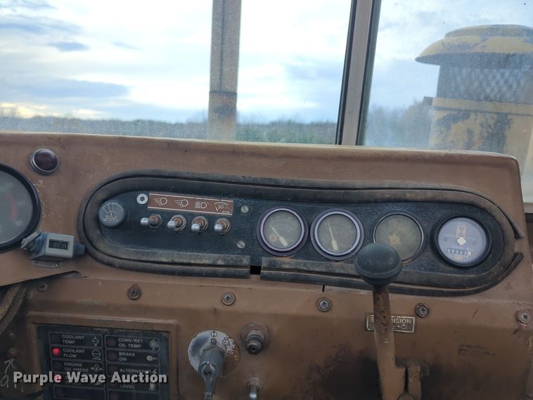 image for item ER4602 1984 Caterpillar 615 elevating scraper