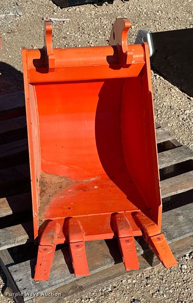 image for item ER4650 Kubota BT4584 excavator bucket