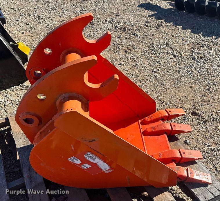 image for item ER4650 Kubota BT4584 excavator bucket