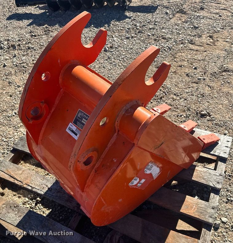 image for item ER4650 Kubota BT4584 excavator bucket