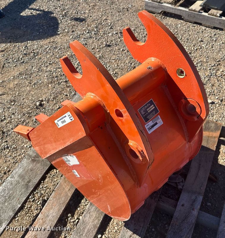 image for item ER4650 Kubota BT4584 excavator bucket
