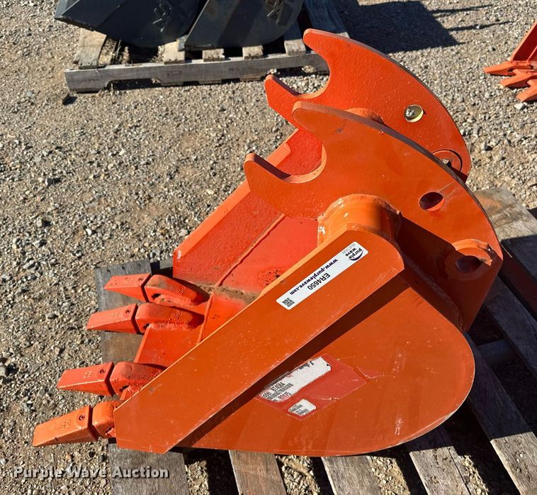 image for item ER4650 Kubota BT4584 excavator bucket