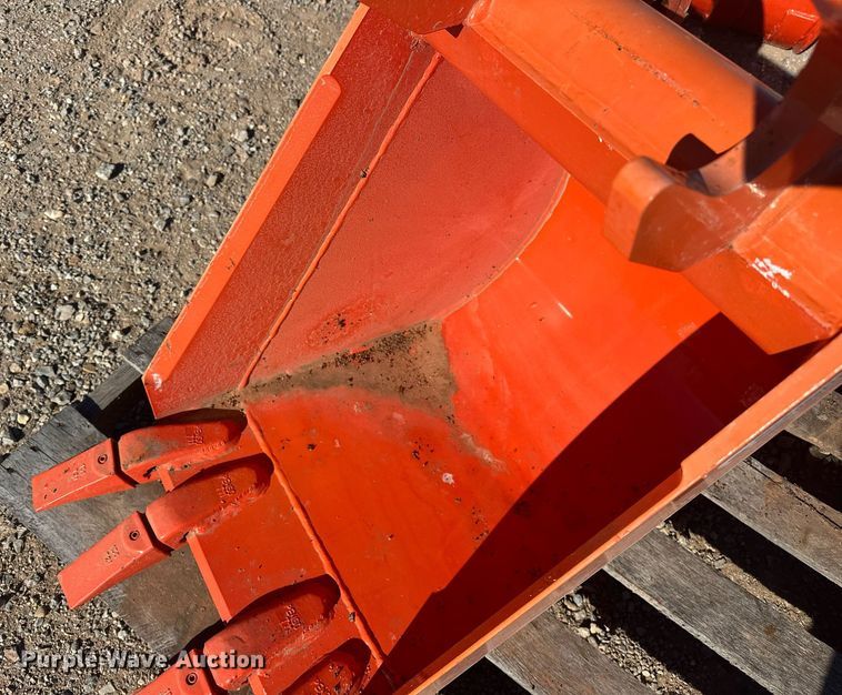 image for item ER4650 Kubota BT4584 excavator bucket