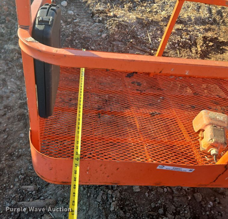 image for item ER5041 2006 JLG 600S boom lift