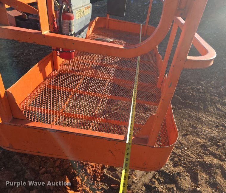 image for item ER5041 2006 JLG 600S boom lift