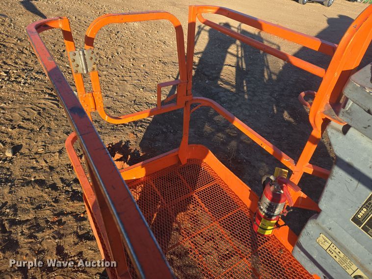 image for item ER5041 2006 JLG 600S boom lift