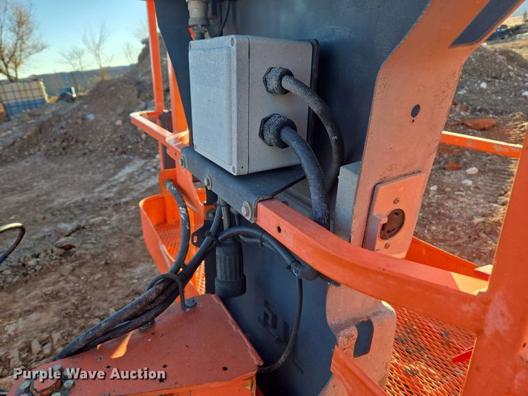 image for item ER5041 2006 JLG 600S boom lift