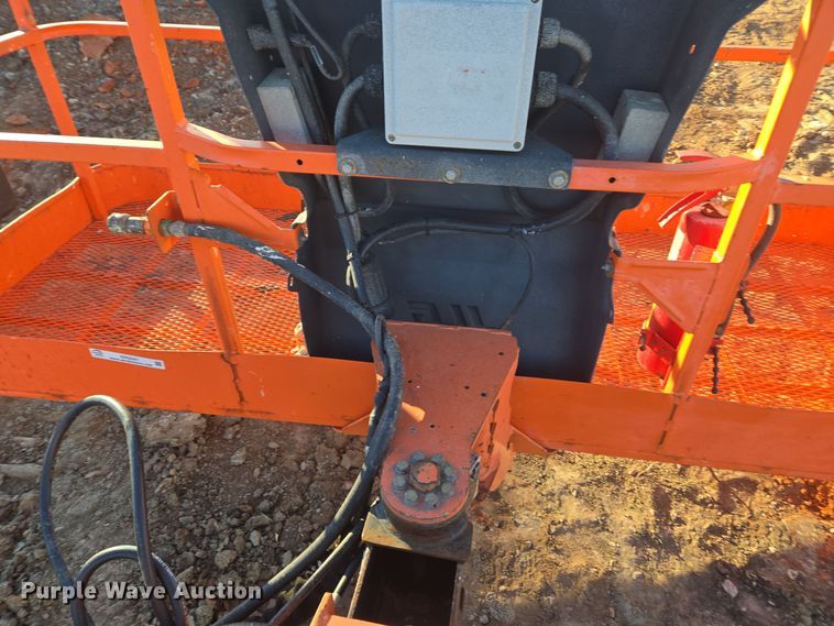image for item ER5041 2006 JLG 600S boom lift