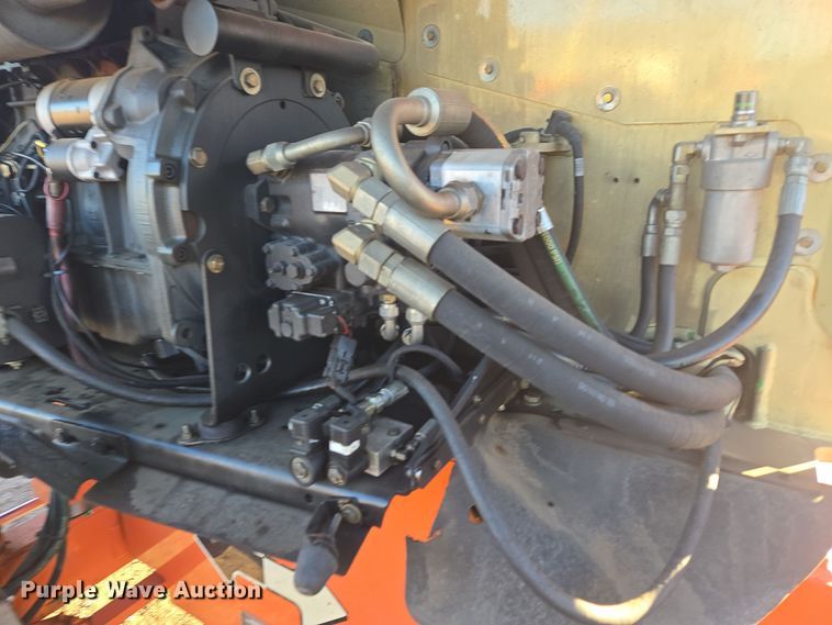 image for item ER5041 2006 JLG 600S boom lift