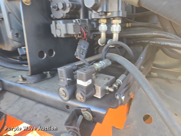 image for item ER5041 2006 JLG 600S boom lift