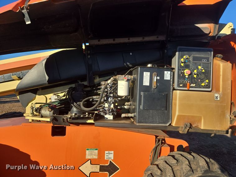 image for item ER5041 2006 JLG 600S boom lift