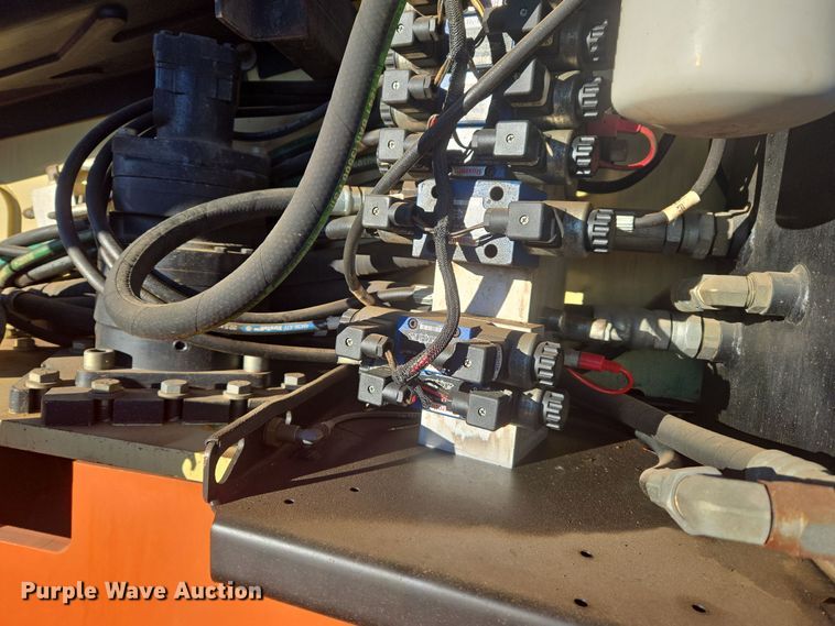 image for item ER5041 2006 JLG 600S boom lift