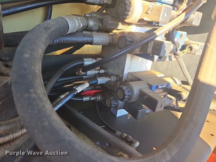 image for item ER5041 2006 JLG 600S boom lift