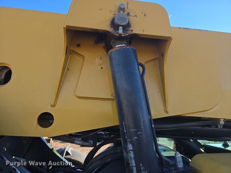 image for item ER5042 2008 Caterpillar TL1055 telehandler