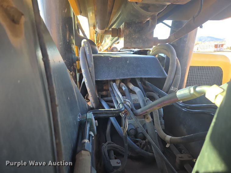 image for item ER5042 2008 Caterpillar TL1055 telehandler