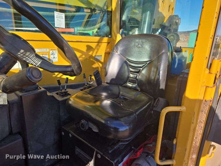 image for item ER5042 2008 Caterpillar TL1055 telehandler