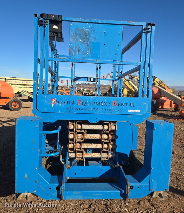 image for item ER5043 2007 Genie GS-2668 RT scissor lift