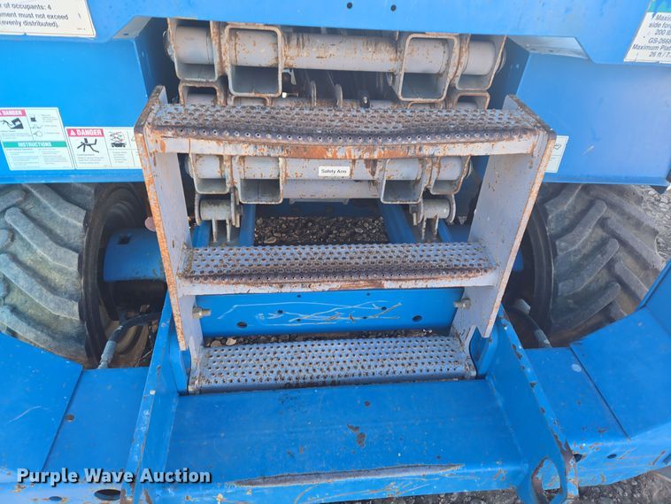 image for item ER5043 2007 Genie GS-2668 RT scissor lift