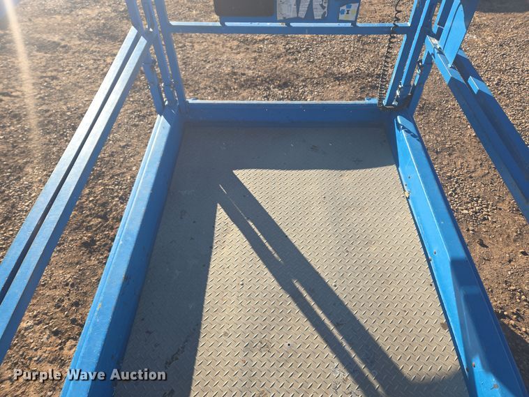 image for item ER5043 2007 Genie GS-2668 RT scissor lift