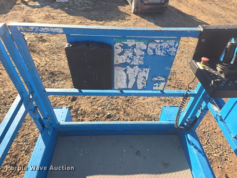 image for item ER5043 2007 Genie GS-2668 RT scissor lift