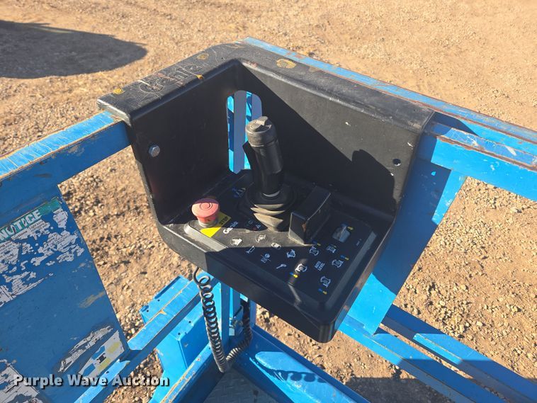 image for item ER5043 2007 Genie GS-2668 RT scissor lift