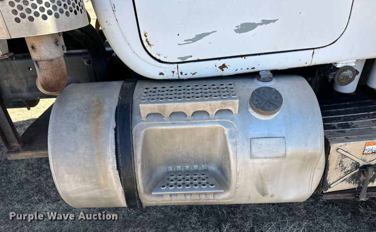 image for item ER8348 1992 Mack RD688S water truck