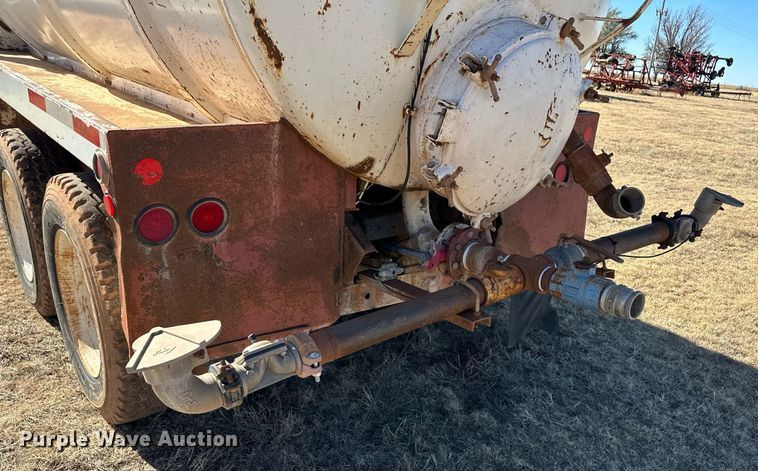 image for item ER8348 1992 Mack RD688S water truck