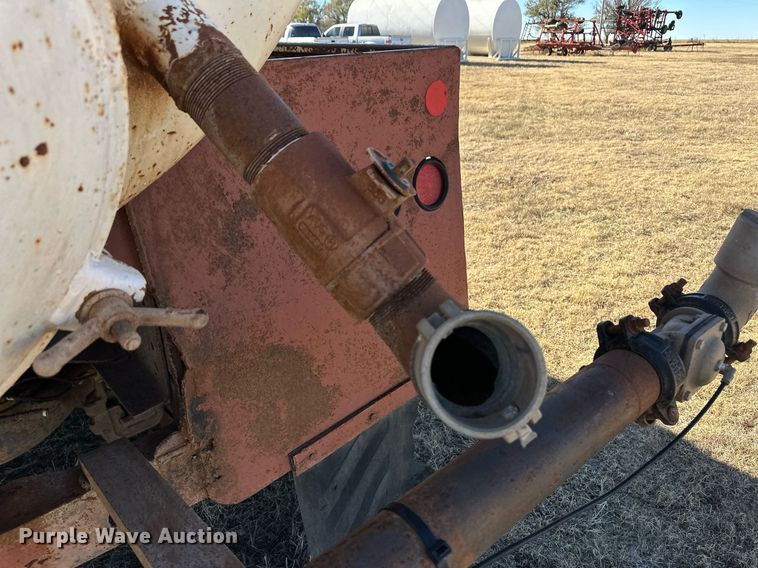 image for item ER8348 1992 Mack RD688S water truck