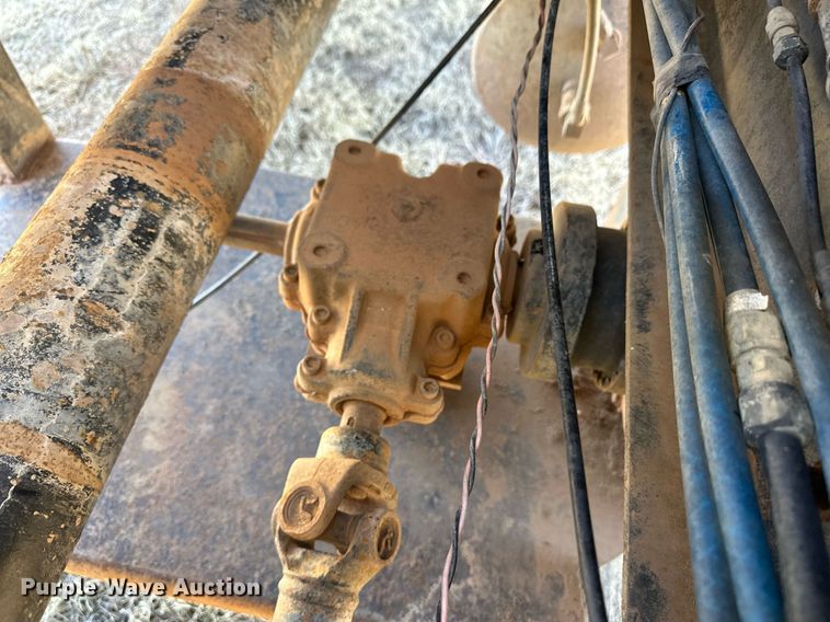 image for item ER8348 1992 Mack RD688S water truck