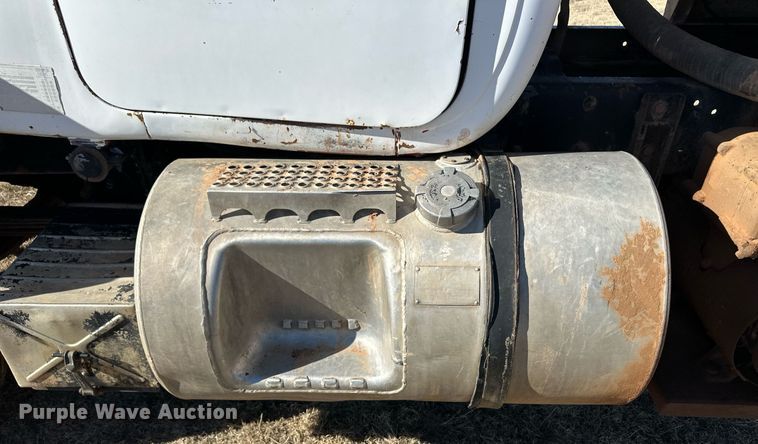 image for item ER8348 1992 Mack RD688S water truck