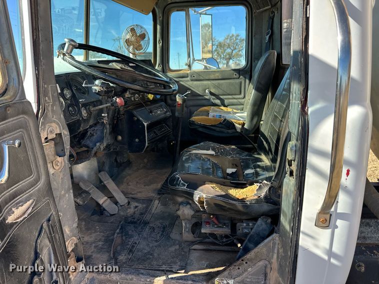 image for item ER8348 1992 Mack RD688S water truck