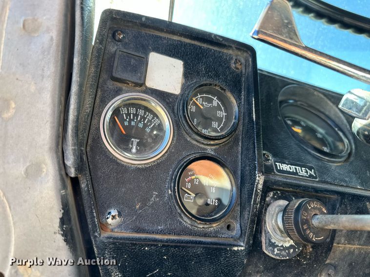 image for item ER8348 1992 Mack RD688S water truck