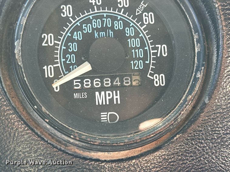 image for item ER8348 1992 Mack RD688S water truck