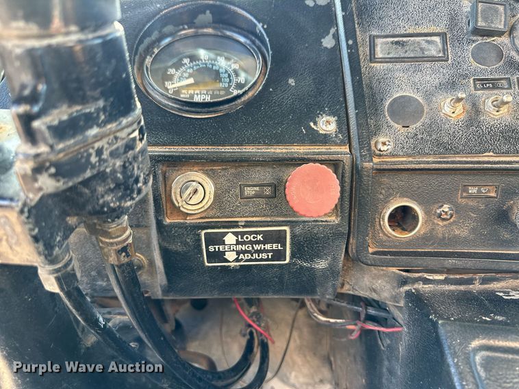 image for item ER8348 1992 Mack RD688S water truck