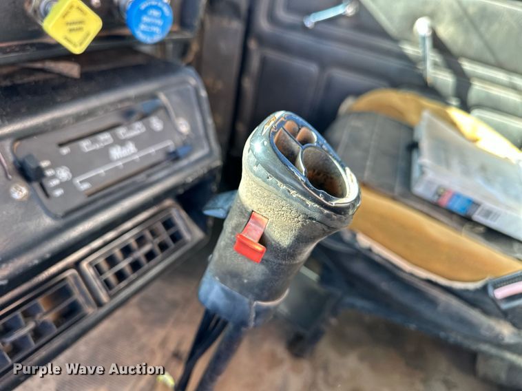 image for item ER8348 1992 Mack RD688S water truck