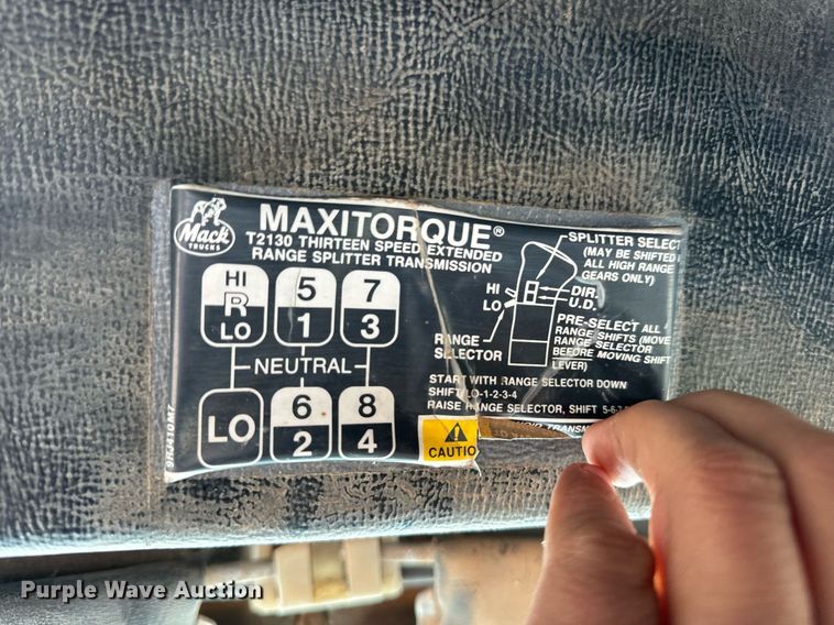 image for item ER8348 1992 Mack RD688S water truck