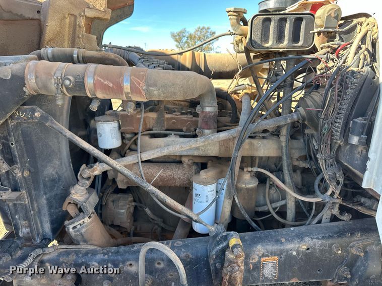 image for item ER8348 1992 Mack RD688S water truck