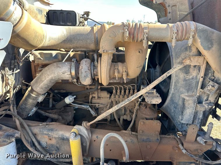 image for item ER8348 1992 Mack RD688S water truck