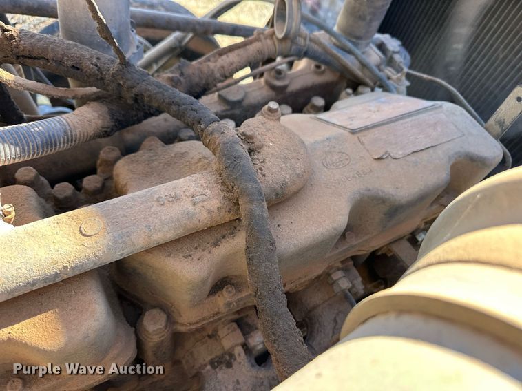 image for item ER8348 1992 Mack RD688S water truck