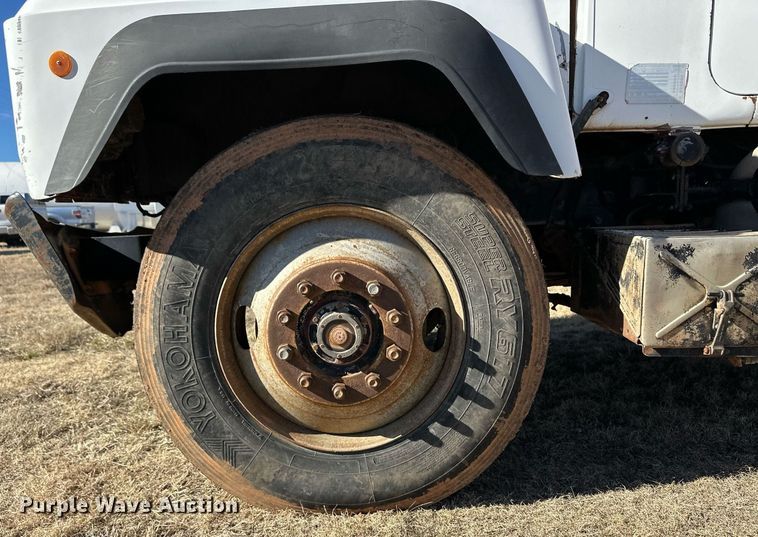 image for item ER8348 1992 Mack RD688S water truck