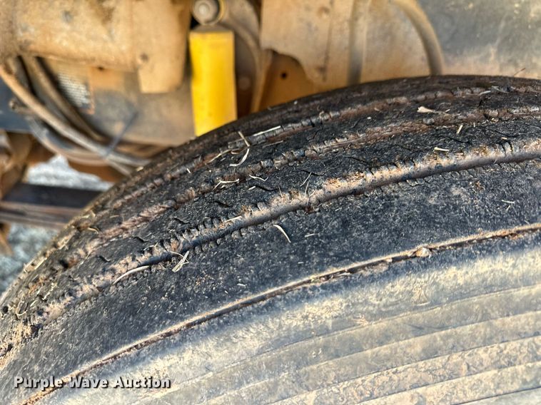 image for item ER8348 1992 Mack RD688S water truck