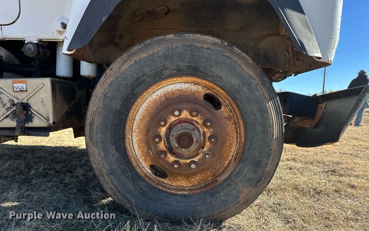 image for item ER8348 1992 Mack RD688S water truck