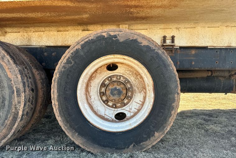 image for item ER8348 1992 Mack RD688S water truck