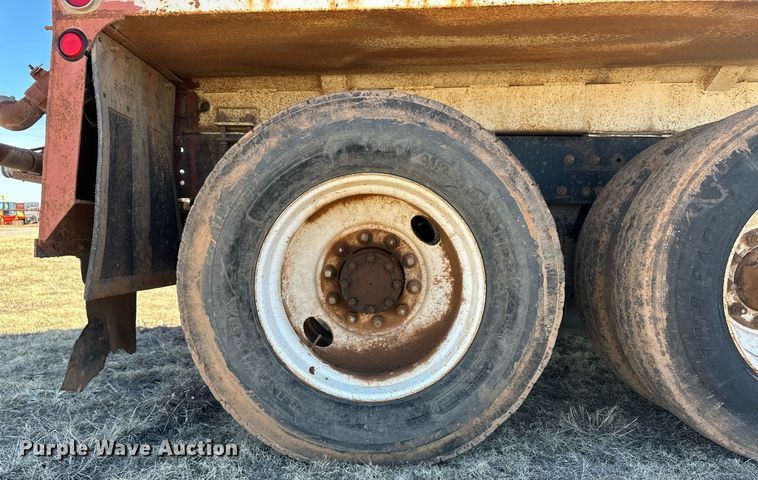 image for item ER8348 1992 Mack RD688S water truck