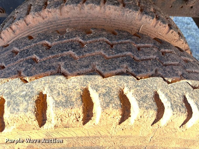 image for item ER8348 1992 Mack RD688S water truck