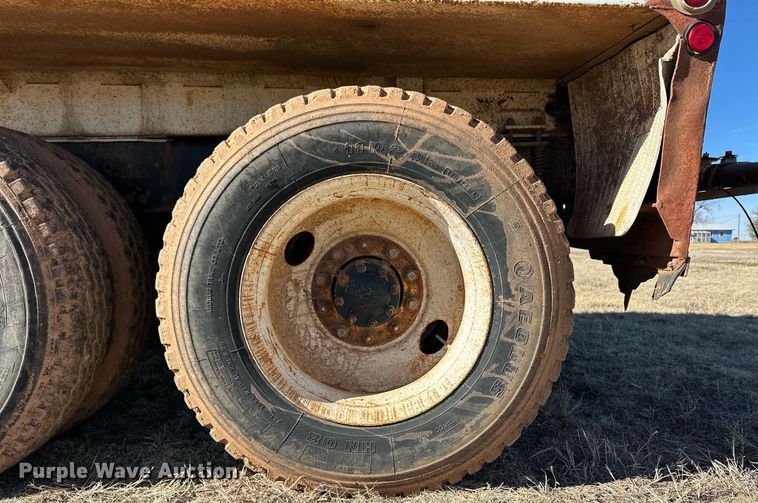 image for item ER8348 1992 Mack RD688S water truck