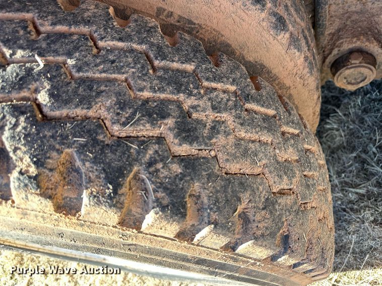 image for item ER8348 1992 Mack RD688S water truck