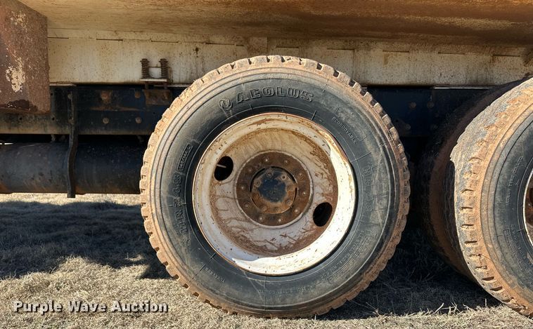 image for item ER8348 1992 Mack RD688S water truck