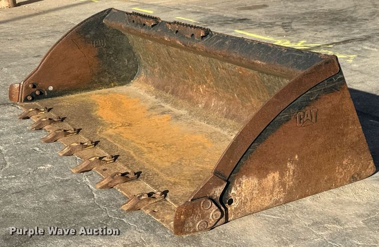 image for item LH9318 Caterpillar  skid steer bucket